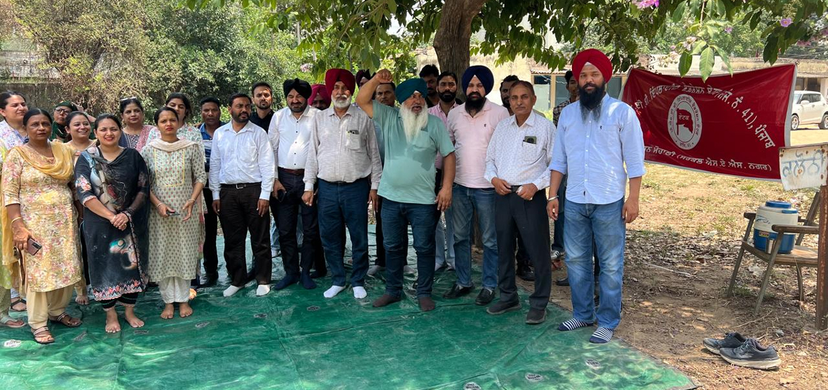 Electricity employees observe protest day.